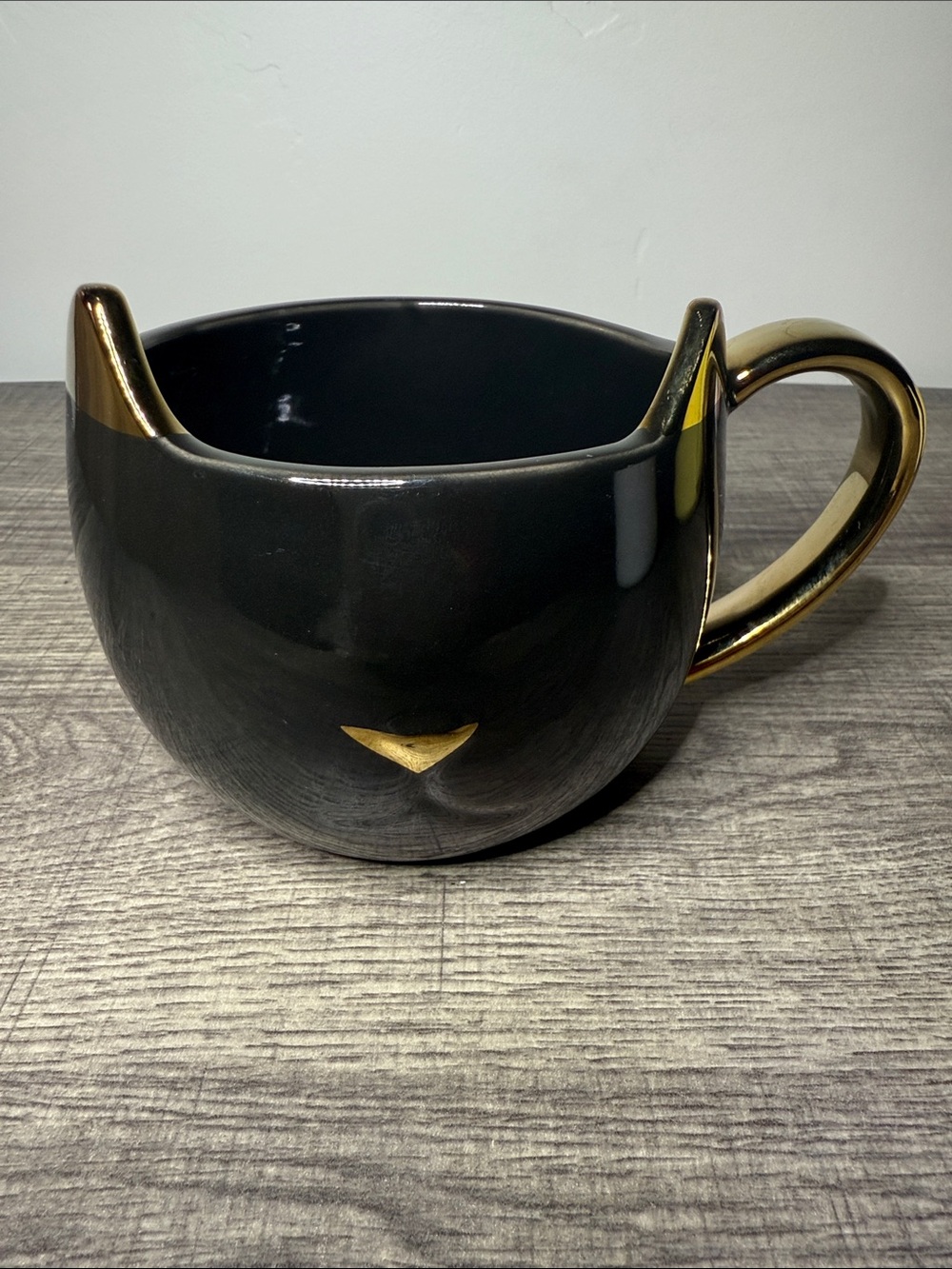 Black & Gold Cat-Shaped Ceramic Mug - Stylish Home Dining Cup